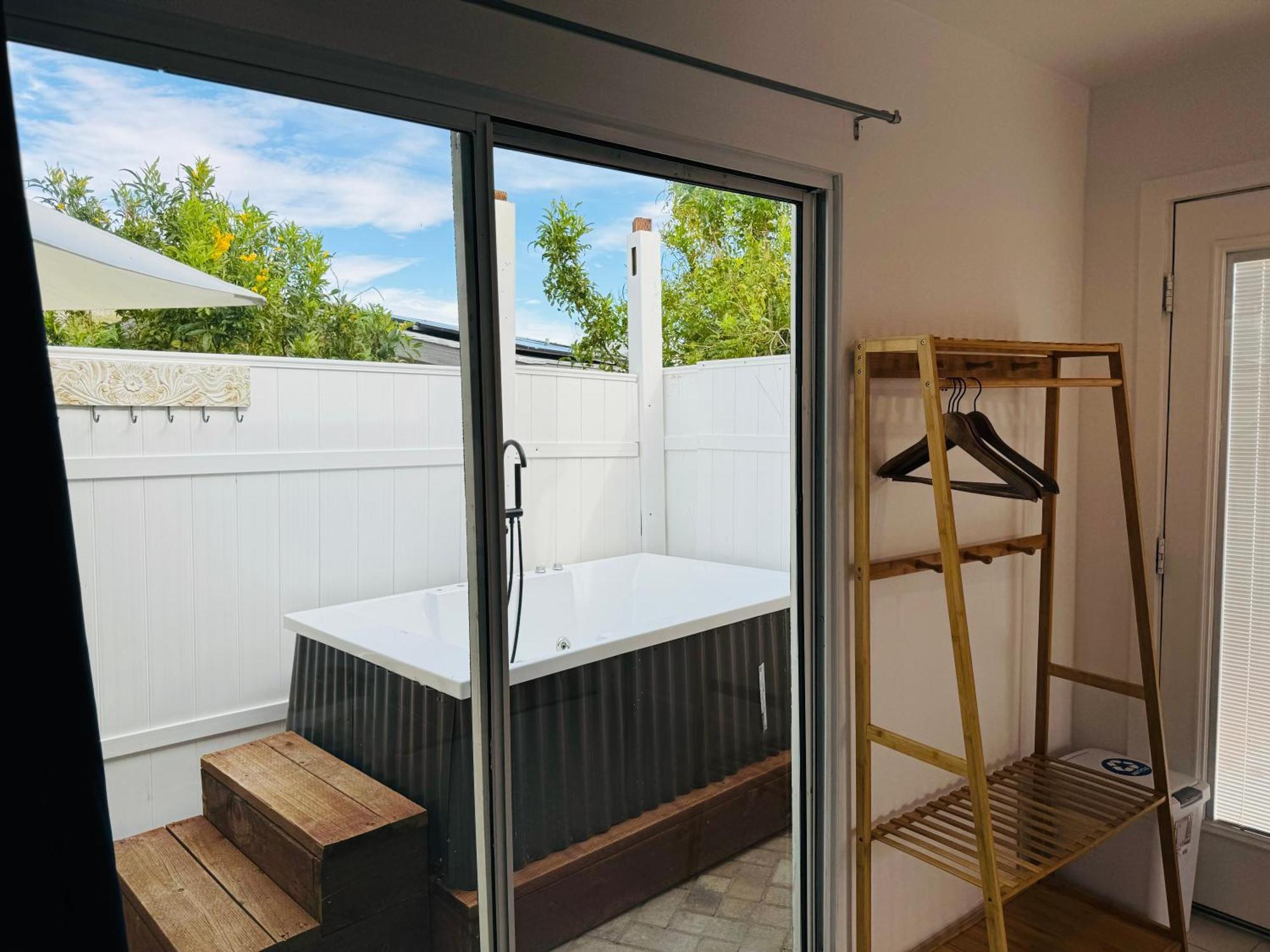 Mi Kasa Hot Springs 420,Adults Only, Clothing Optional 호텔 데저트핫스프링스 객실 사진